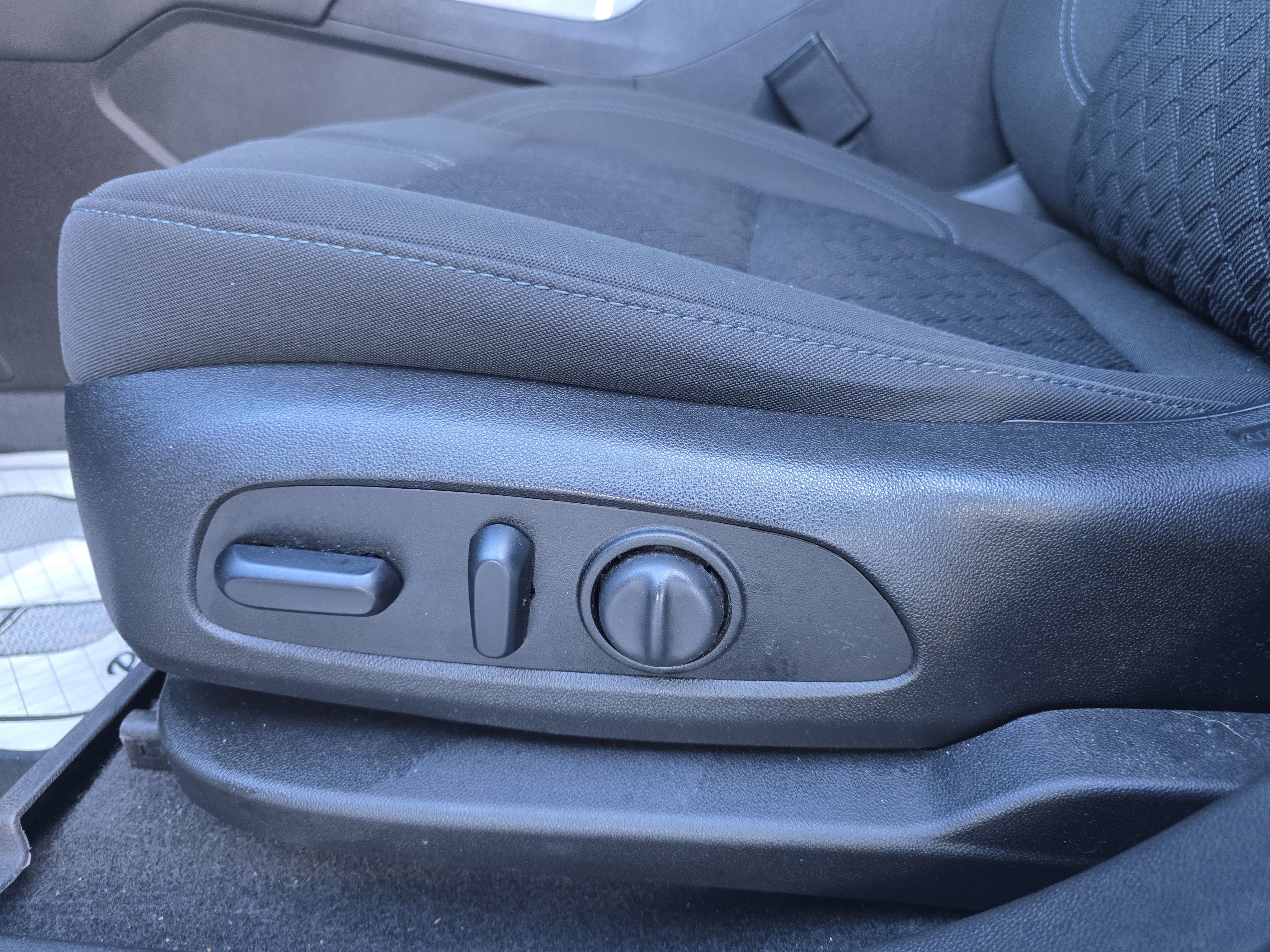 Used 2019 Chevrolet Blazer LT image 13