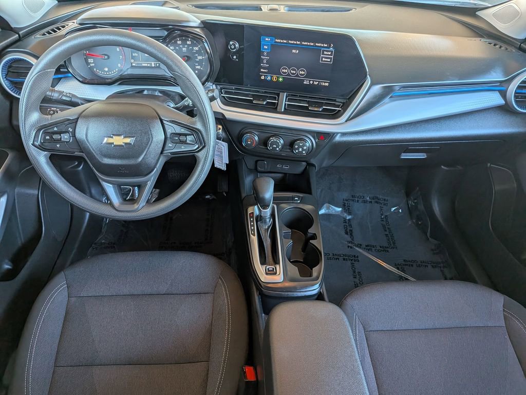 Used 2025 Chevrolet Trax LS image 25