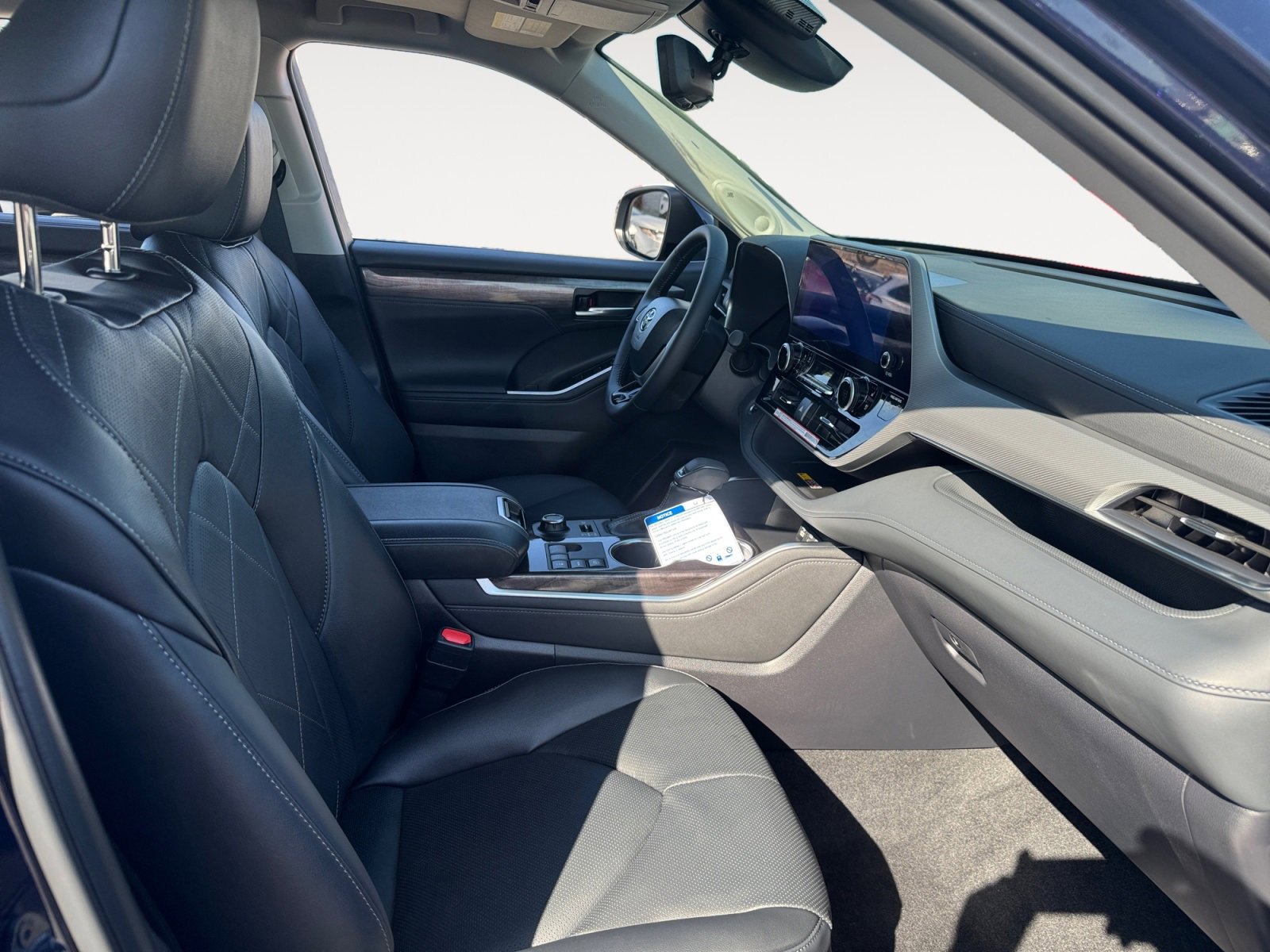 New 2026 Toyota Highlander Platinum image 15