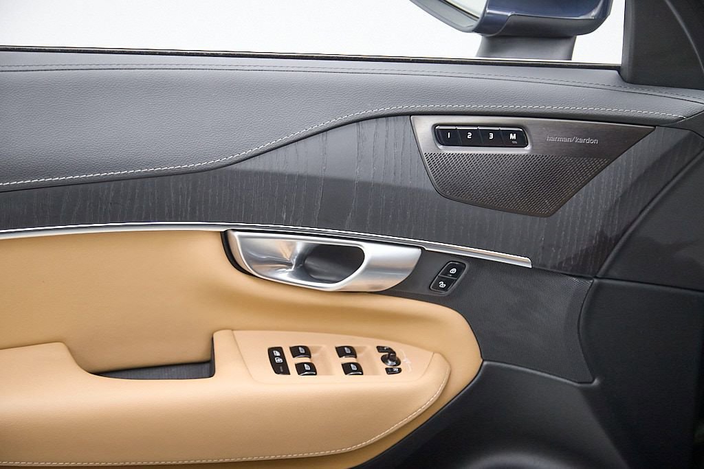 Certified 2024 Volvo XC90 T8 Ultimate w/ Protection Package image 11