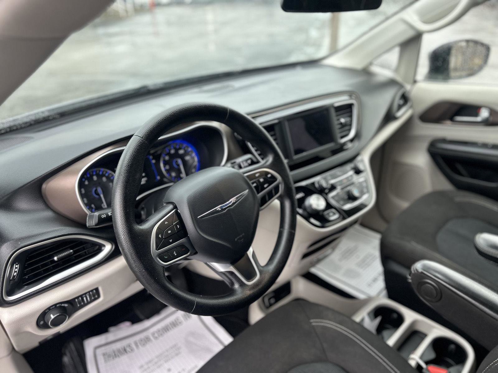 Used 2020 Chrysler Voyager LX FWD image 17