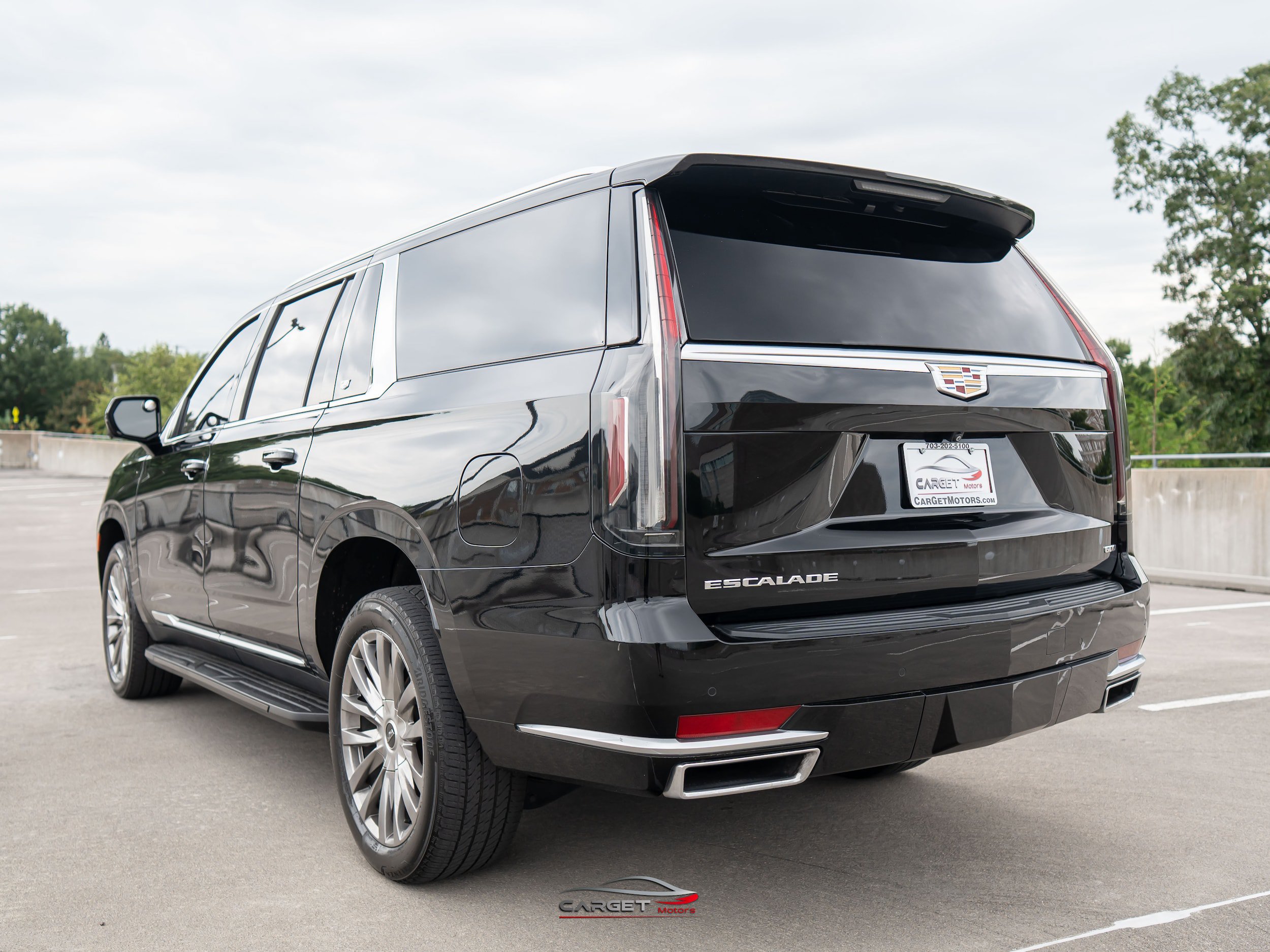 Used 2022 Cadillac Escalade ESV Luxury AWD/4WD image 5