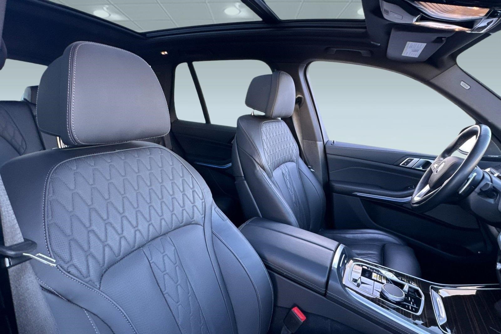 Used 2025 BMW X5 xDrive50e image 32