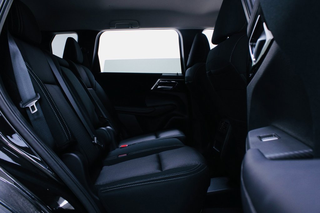 Used 2024 Mitsubishi Outlander ES image 26