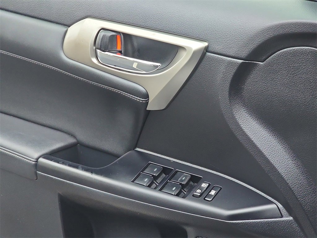 Used 2015 Lexus CT 200h image 26