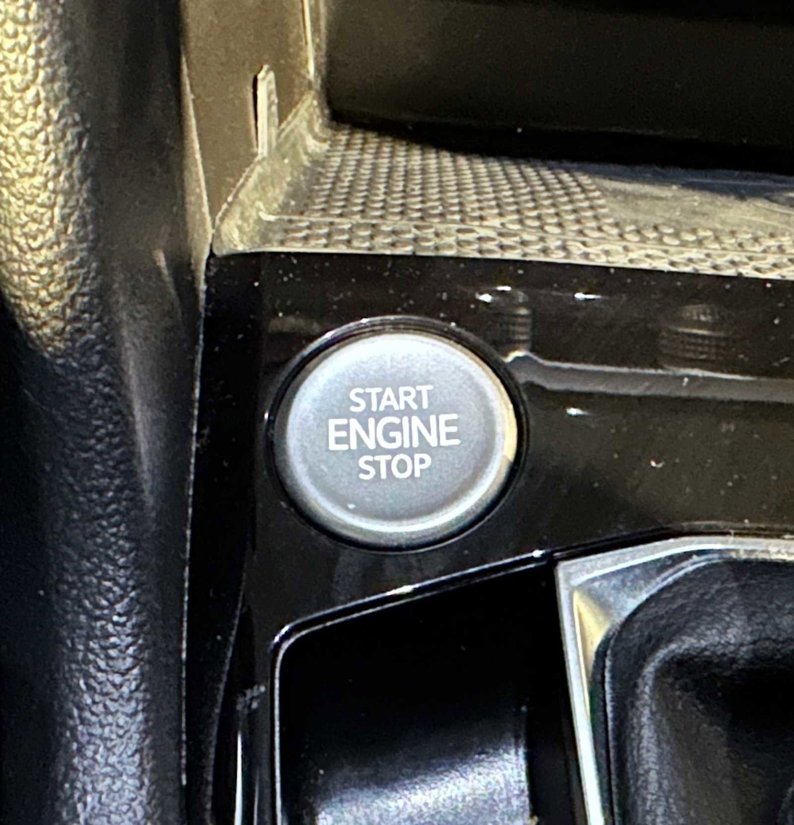 Used 2023 Volkswagen Taos SEL image 35