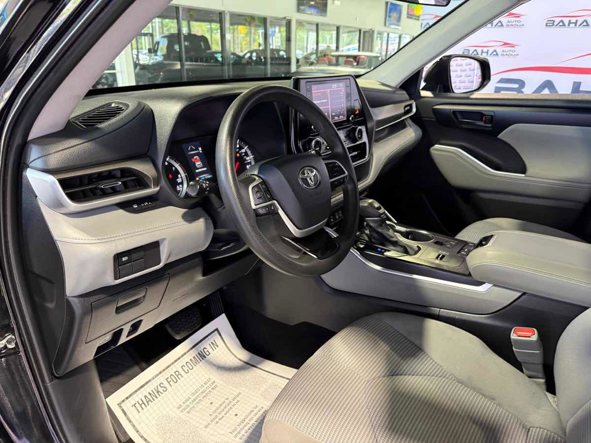 Used 2022 Toyota Highlander L FWD image 65