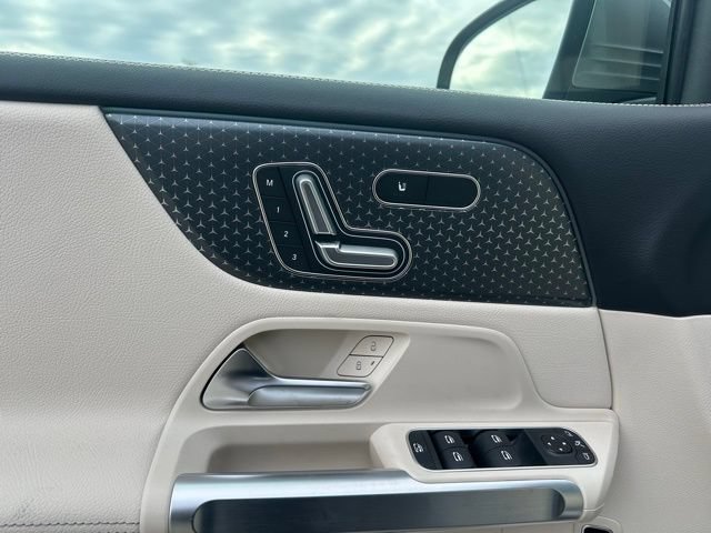 New 2026 Mercedes-Benz GLB 250 4MATIC image 14