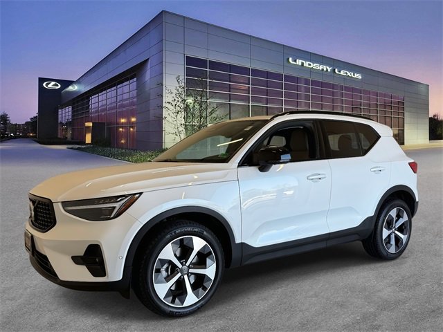 Used 2025 Volvo XC40 B5 Plus w/ Protection Package Premier