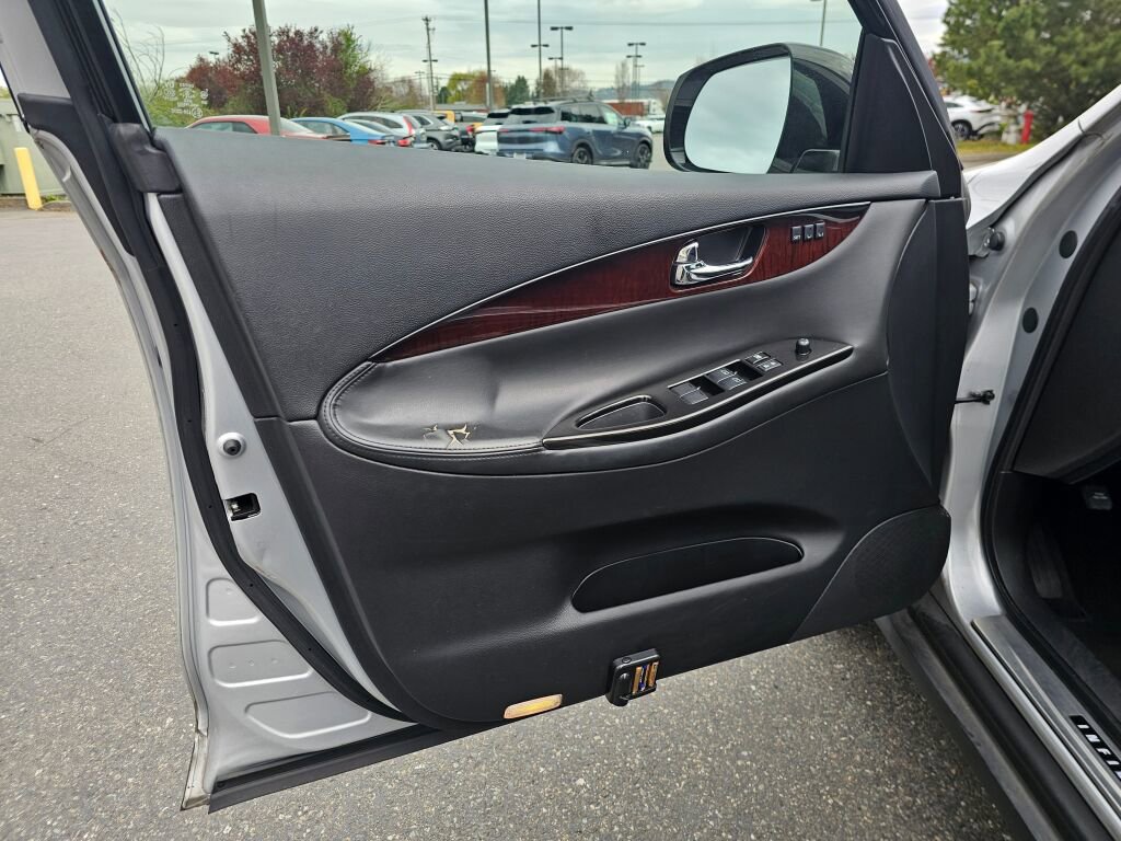 Used 2016 INFINITI QX50 AWD w/ Premium Plus Package image 24