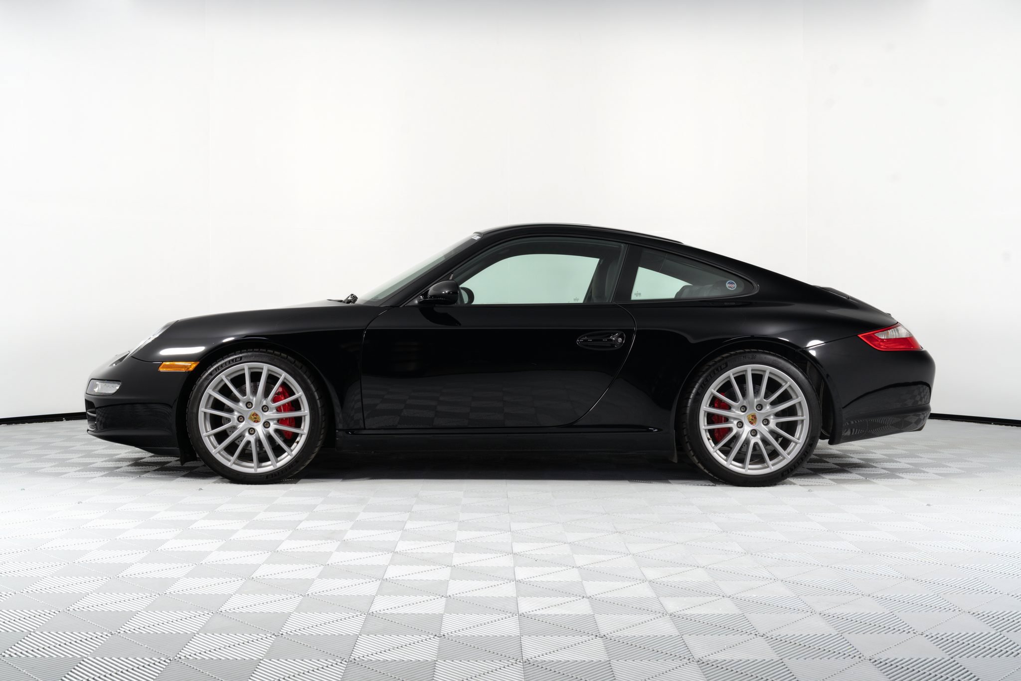 Used 2005 Porsche 911 Carrera S RWD image 16