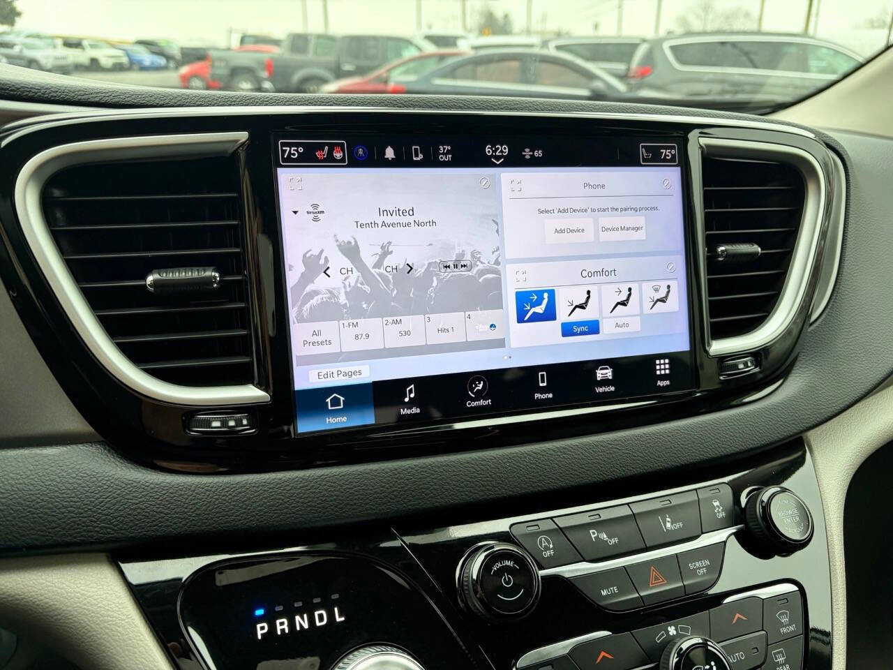 Used 2024 Chrysler Pacifica Touring-L image 25