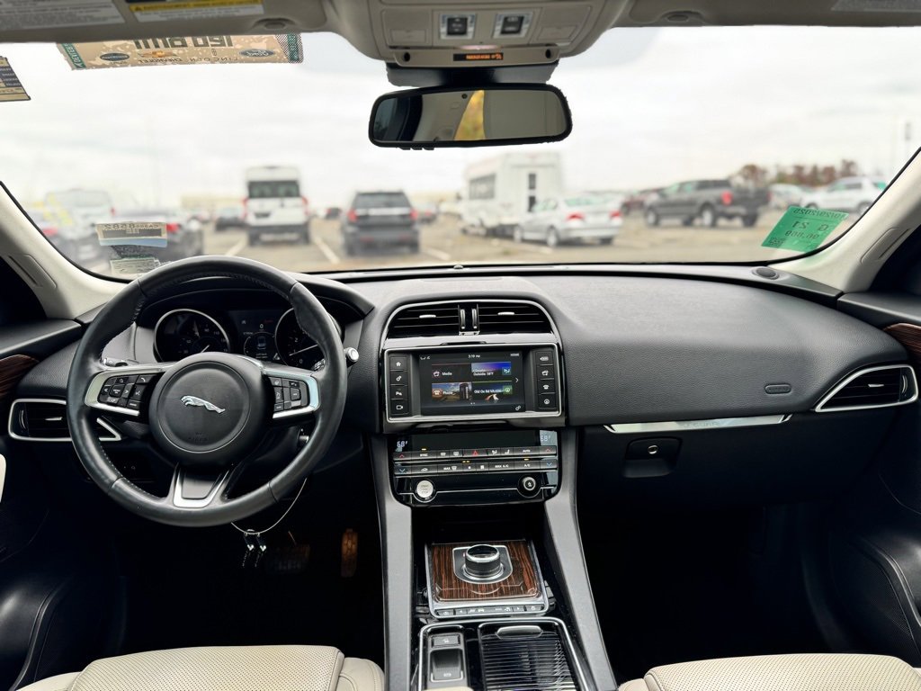 Used 2018 Jaguar F-PACE Prestige image 19