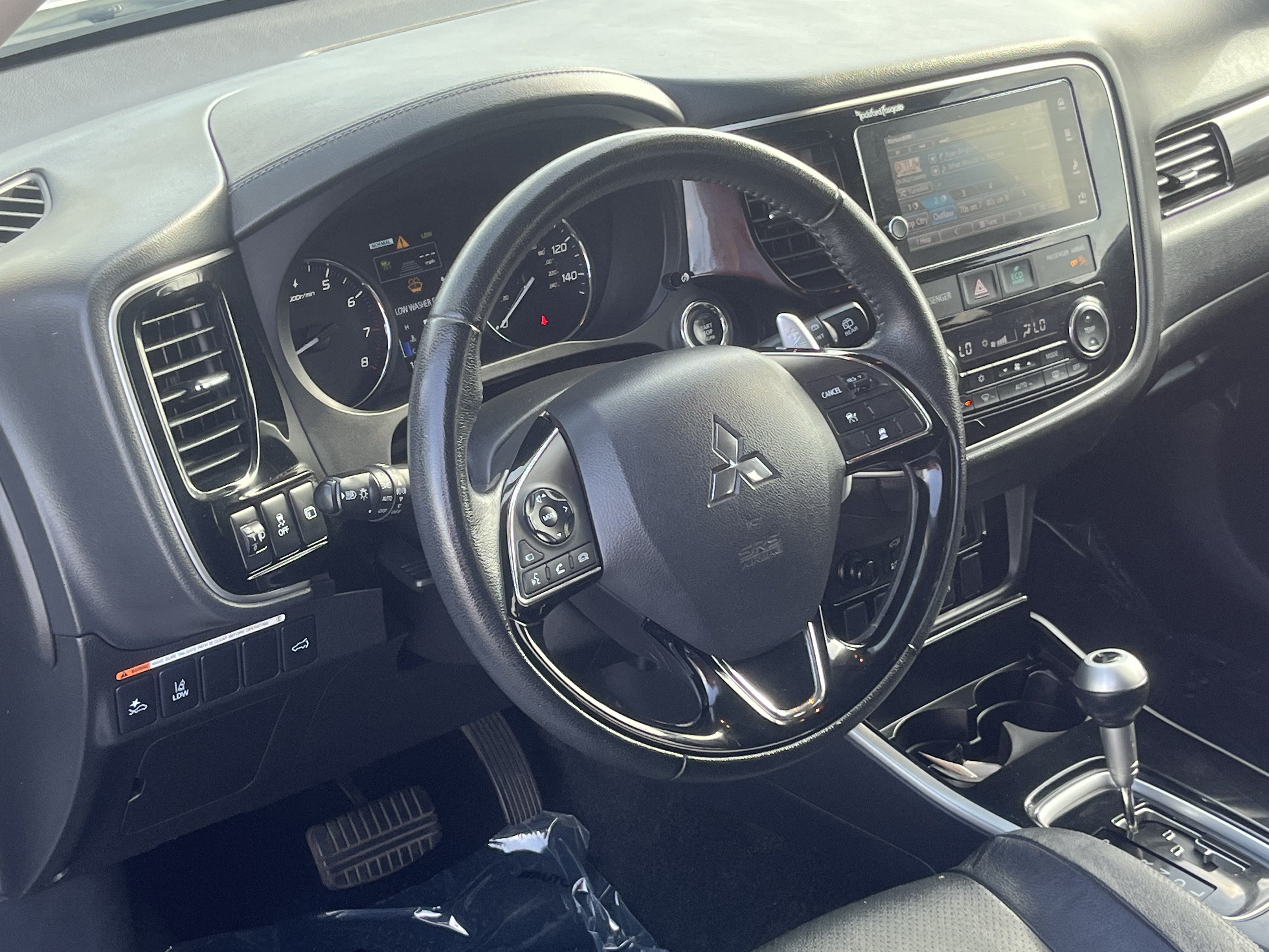 Used 2018 Mitsubishi Outlander GT AWD/4WD image 17