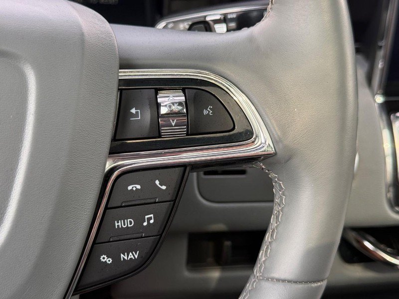 Used 2018 Lincoln Navigator L Reserve w/ Technology Package AWD/4WD image 18