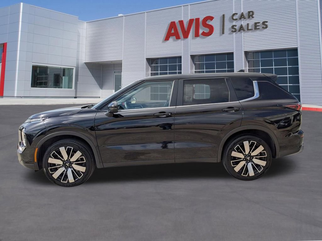 Used 2025 Mitsubishi Outlander SE FWD image 10