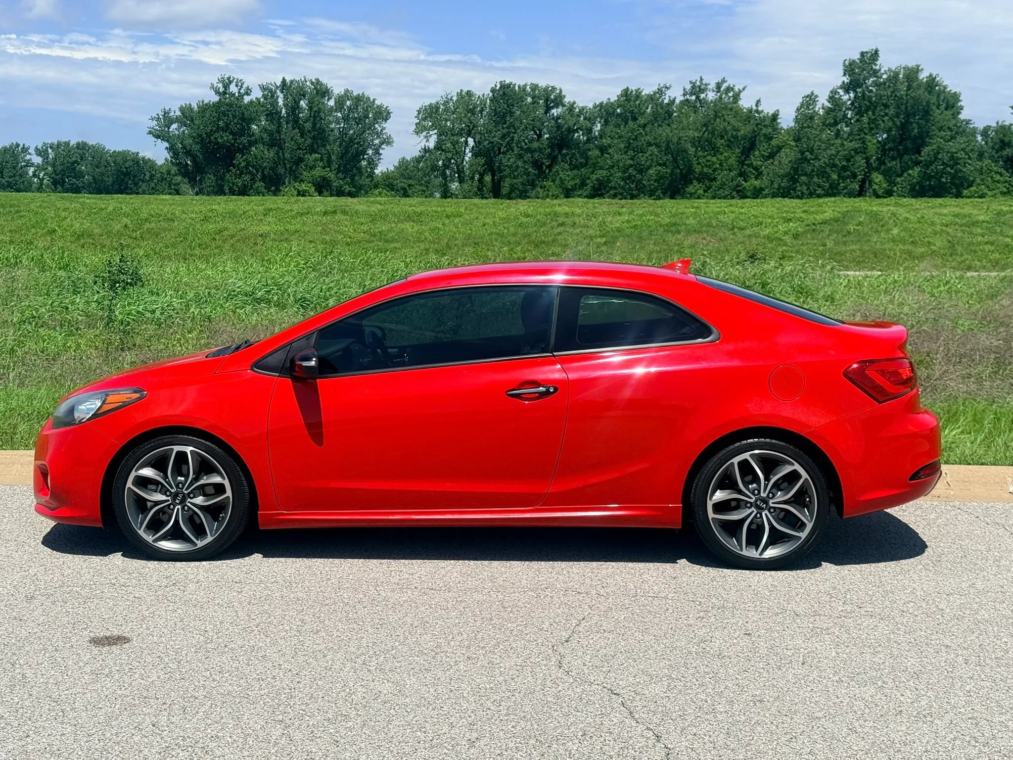 Used 2015 Kia Forte Koup SX FWD image 13