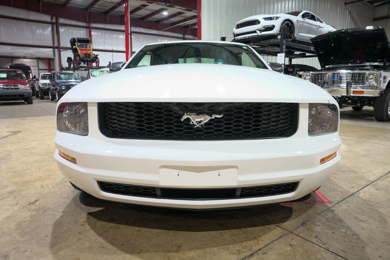 Used 2005 Ford Mustang Premium image 25