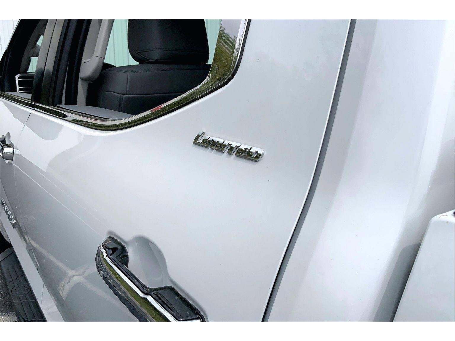 Used 2024 Toyota Tundra Limited AWD/4WD image 8