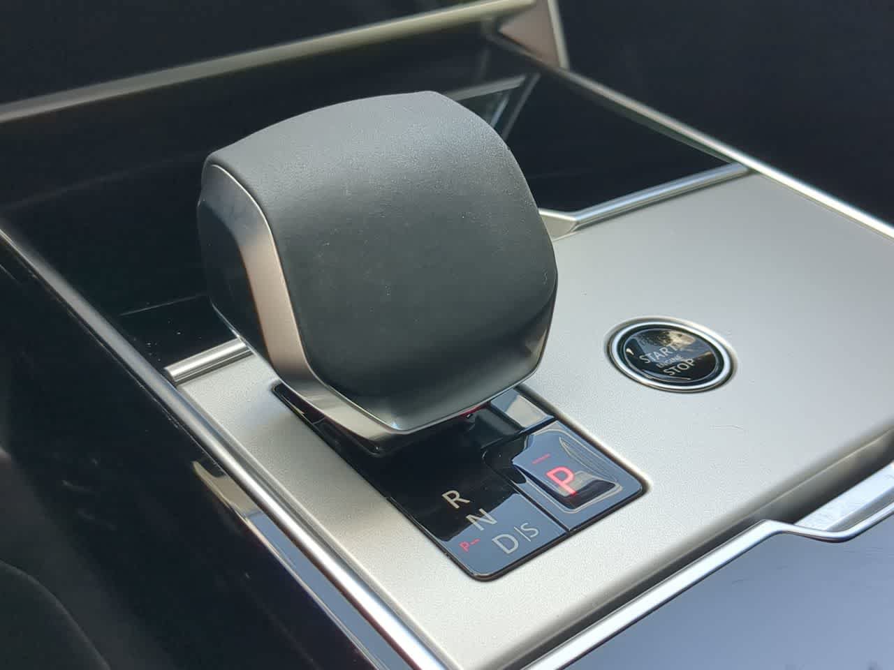 Certified 2025 Land Rover Range Rover SE AWD/4WD image 33