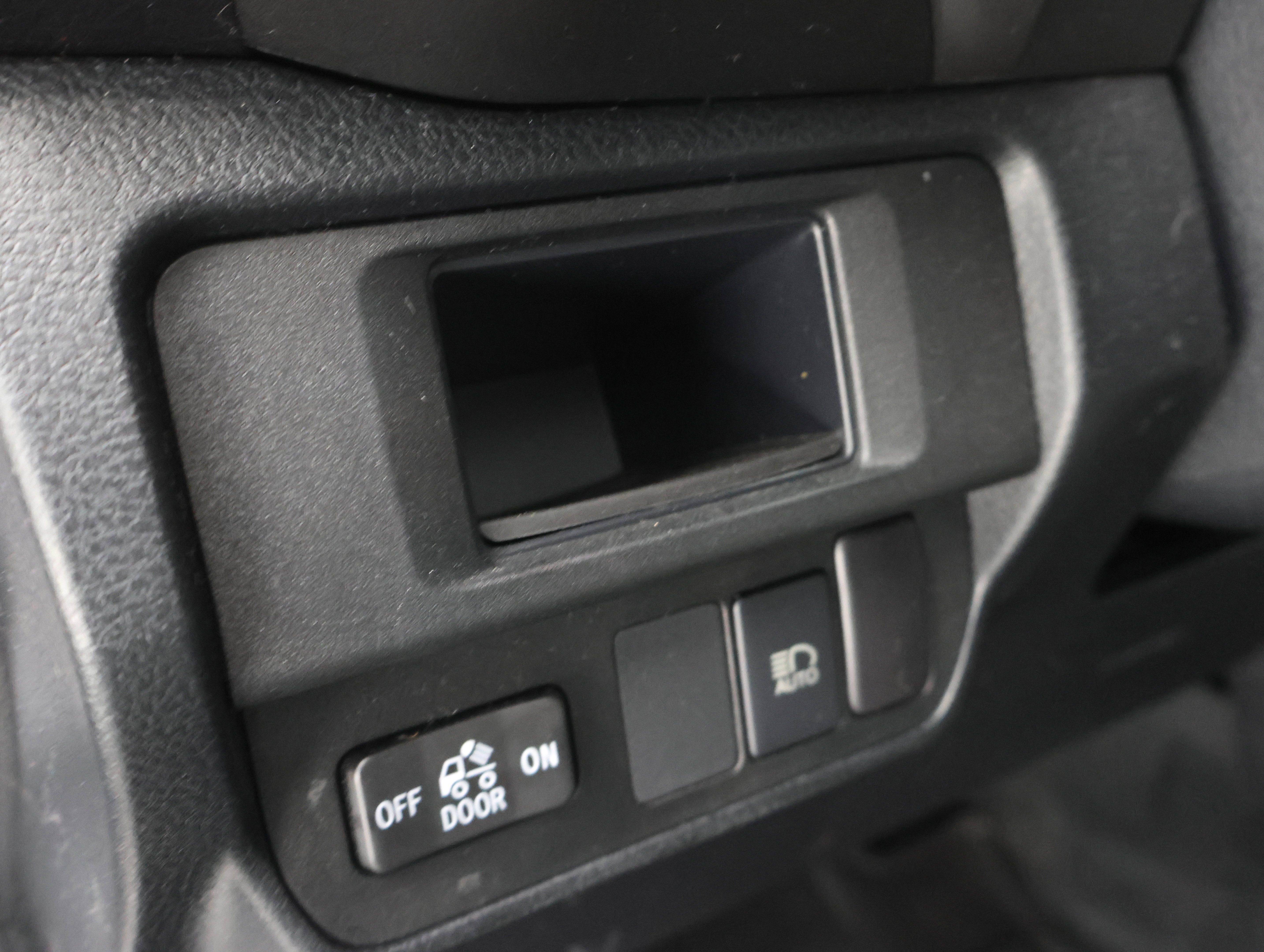 Used 2018 Toyota Tacoma SR5 AWD/4WD image 35