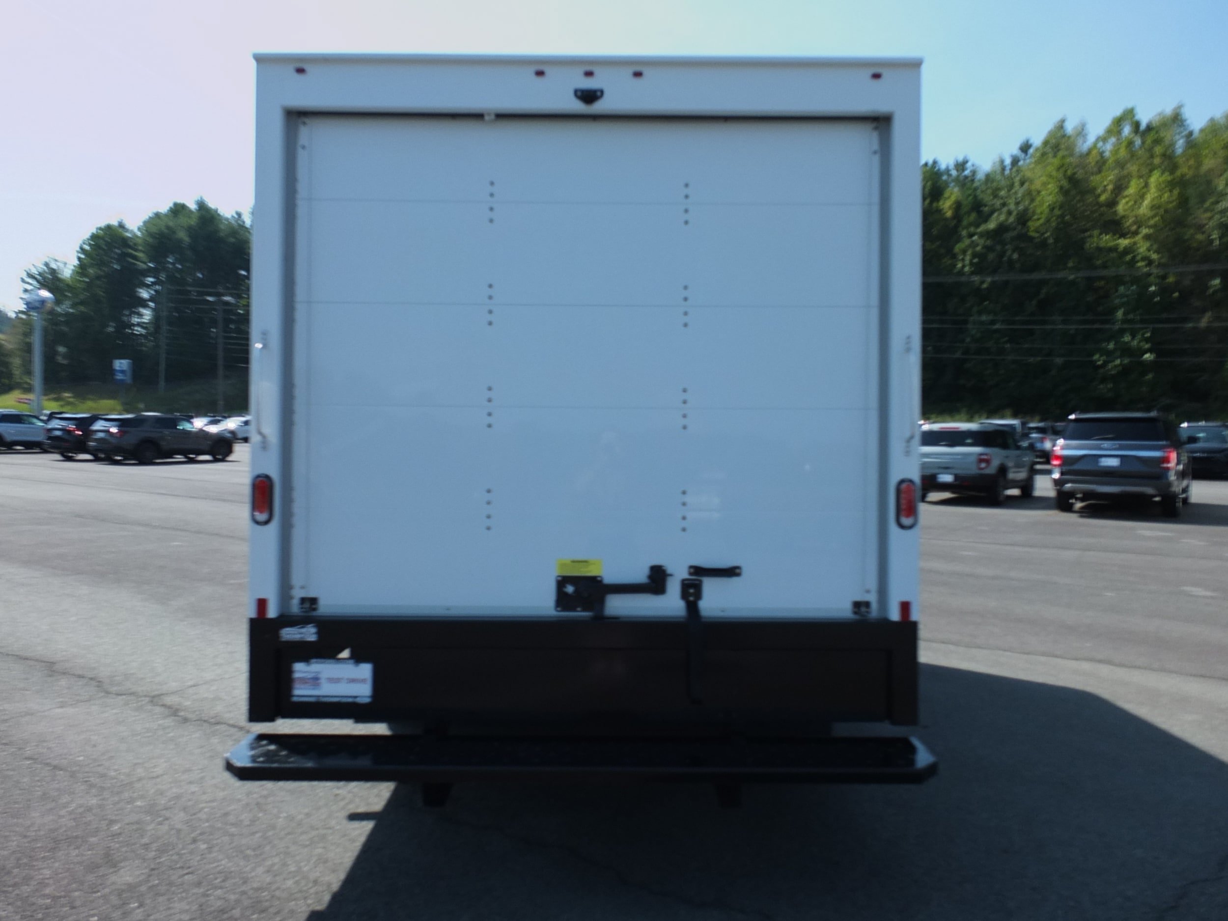 Used 2024 GMC Savana 3500 w/ Power Convenience Package RWD image 4