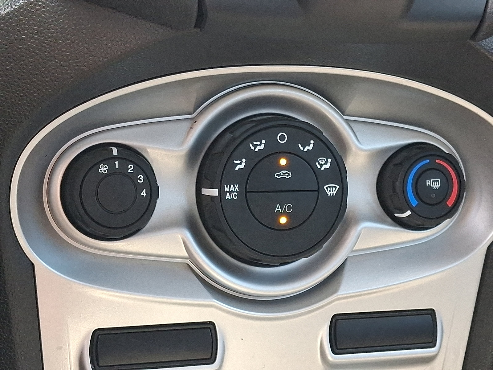 Used 2019 Ford Fiesta SE FWD image 16
