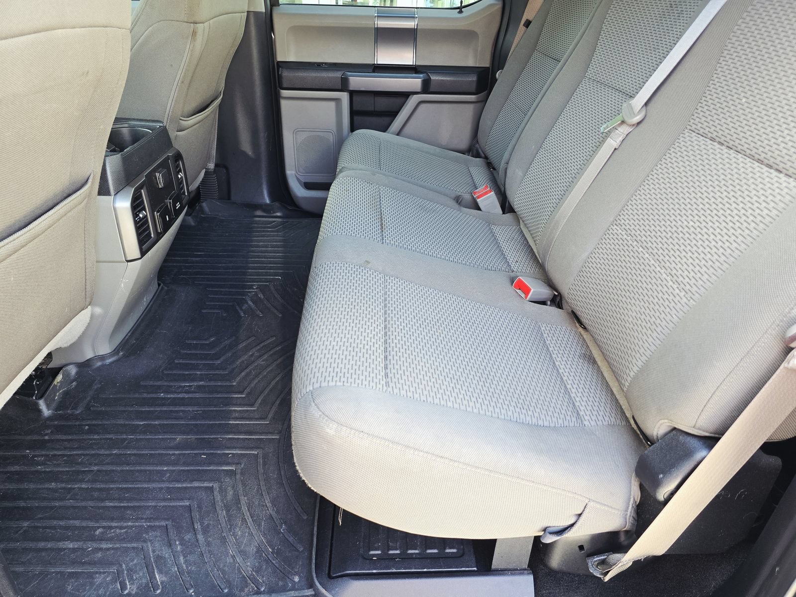 Used 2019 Ford F250 XLT w/ XLT Premium Package AWD/4WD image 18