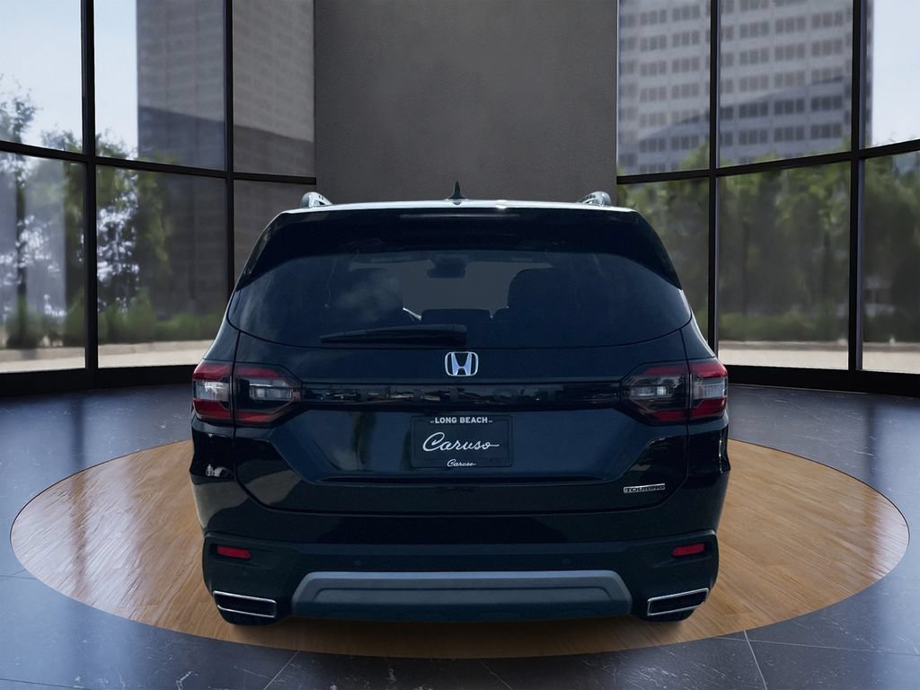 Used 2025 Honda Pilot Touring image 4