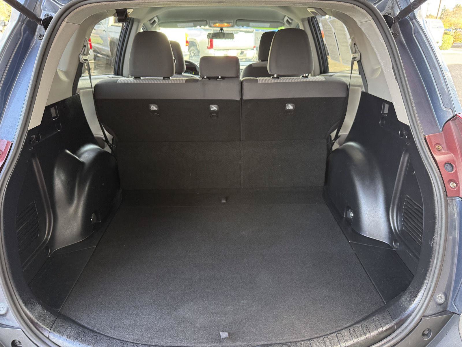 Used 2013 Toyota RAV4 LE FWD image 17