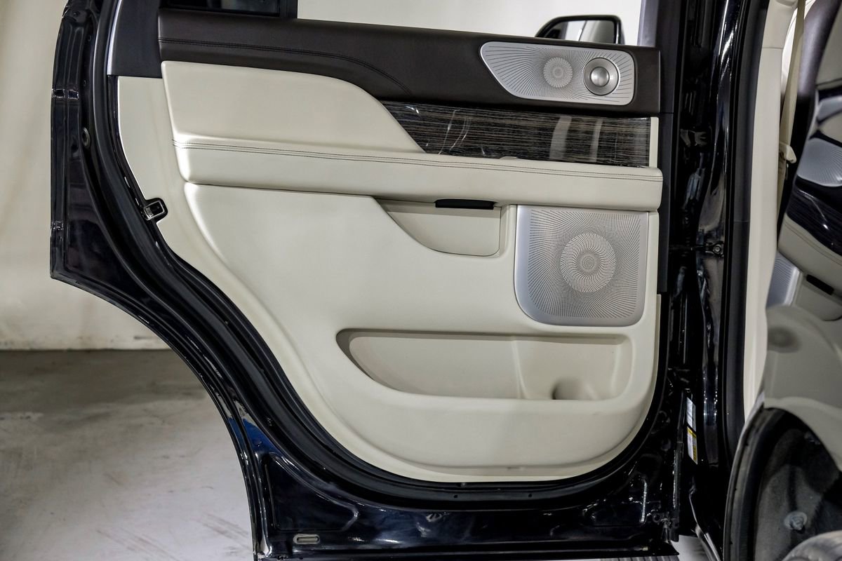 Used 2020 Lincoln Navigator Black Label w/ Cargo Convenience Package AWD/4WD image 39