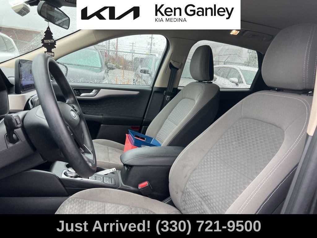 Used 2020 Ford Escape SE image 11