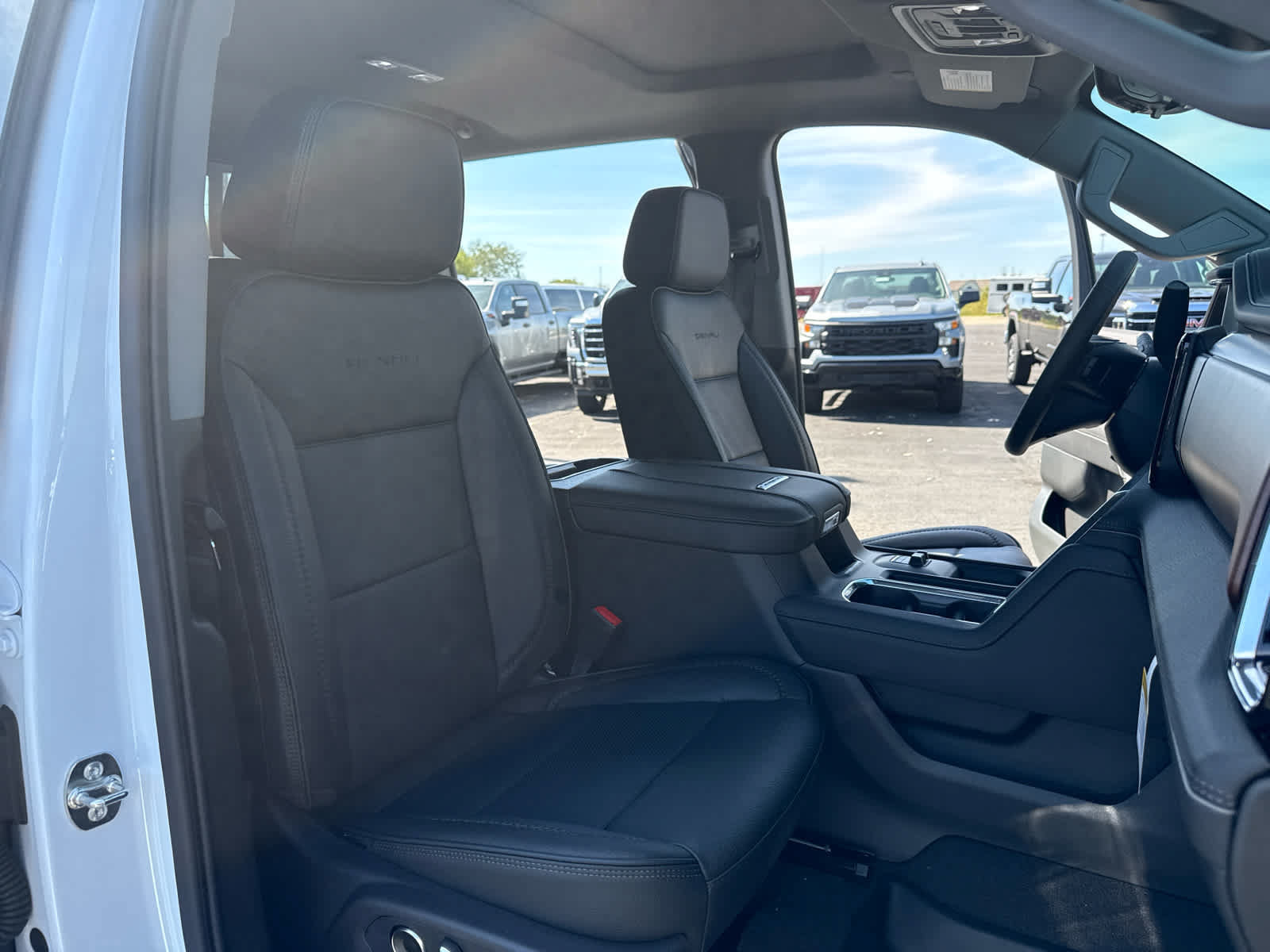 New 2026 GMC Sierra 3500 Denali w/ Denali Reserve Package AWD/4WD image 25