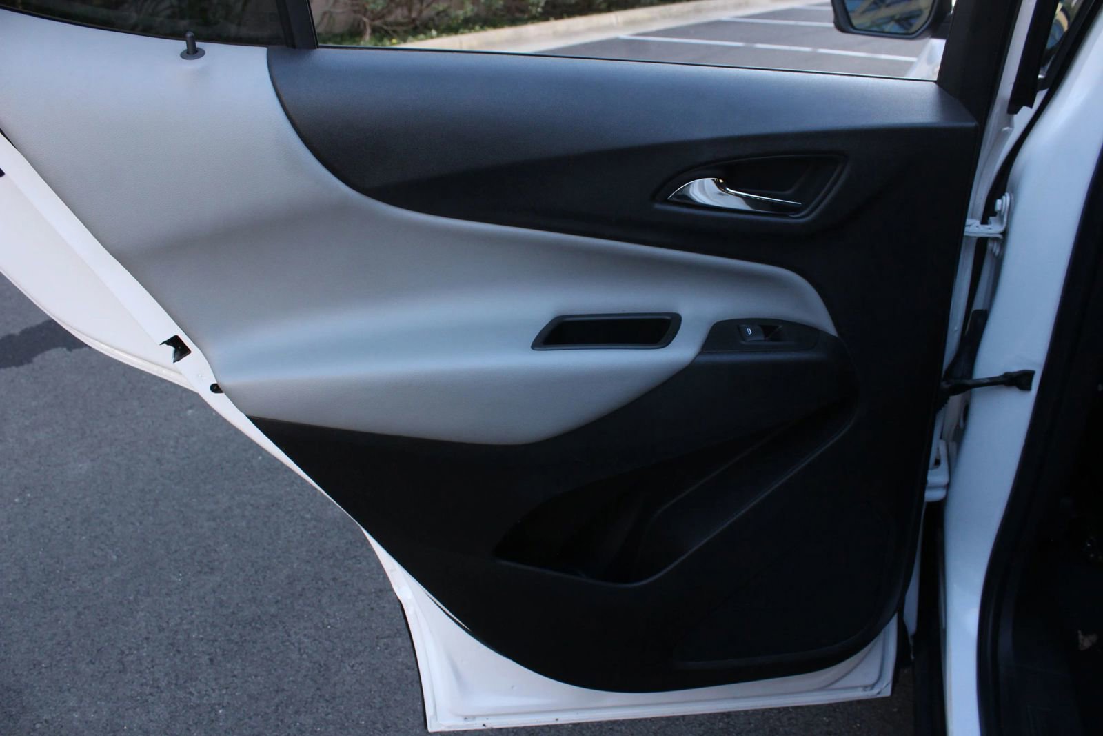 Used 2019 Chevrolet Equinox LS w/ LS Convenience Package AWD/4WD image 12