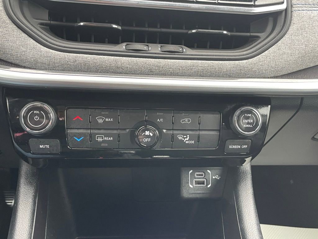 Certified 2022 Jeep Compass Latitude image 36