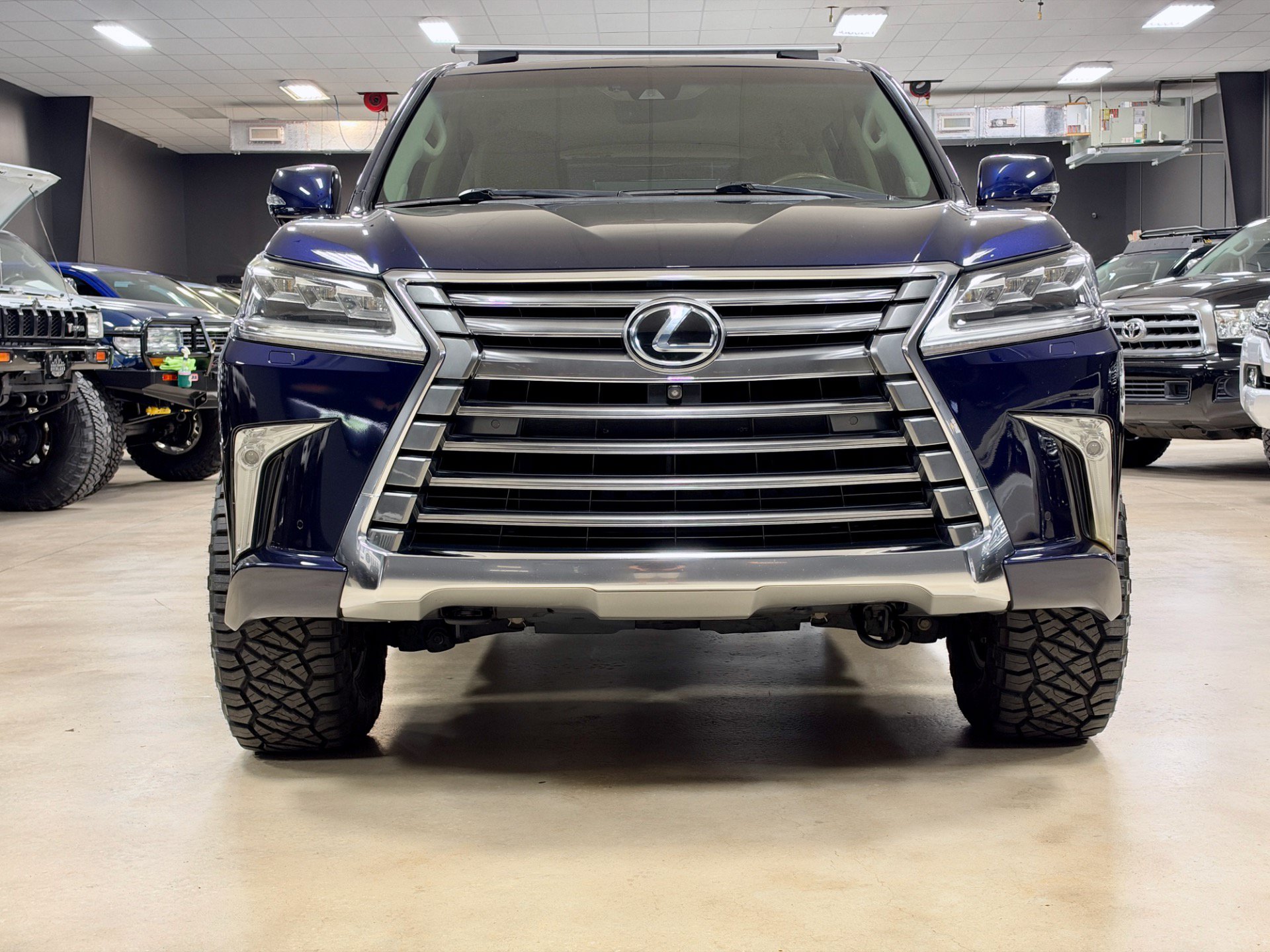 Used 2017 Lexus LX 570 4WD w/ Luxury Package image 35