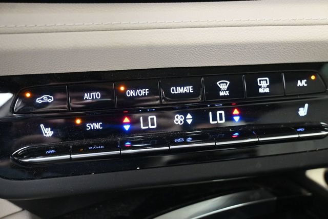 Used 2021 Buick Envision Essence FWD image 18