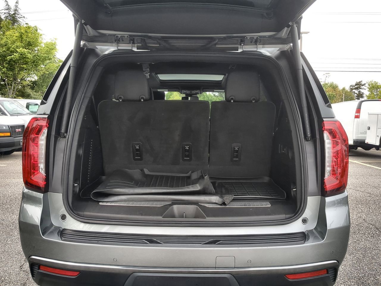 Used 2024 GMC Yukon AT4 w/ Technology Package image 27