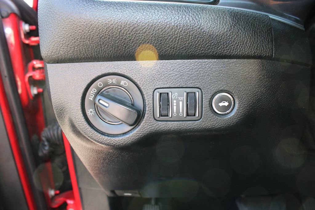 Used 2021 Dodge Challenger SXT image 13