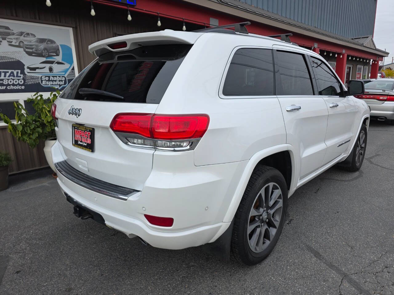 Used 2017 Jeep Grand Cherokee Overland w/ Jeep Active Safety Group image 13