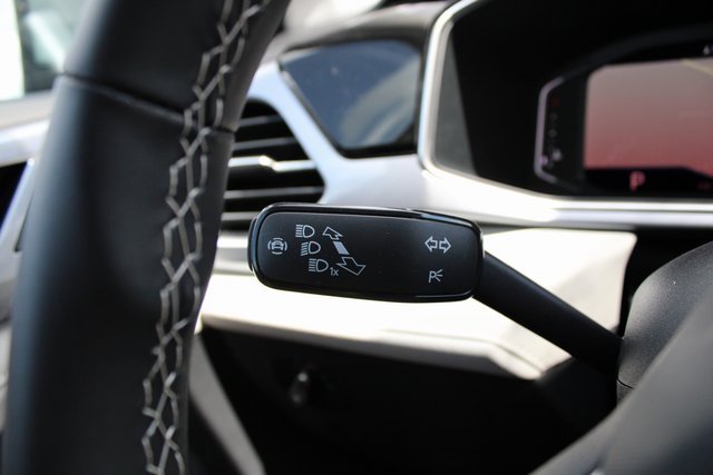 New 2025 Volkswagen Taos SEL image 9