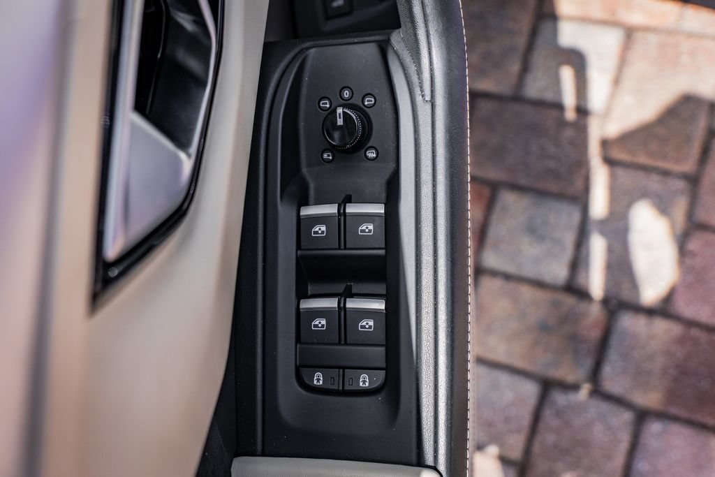 Used 2021 Lamborghini Urus AWD/4WD image 19