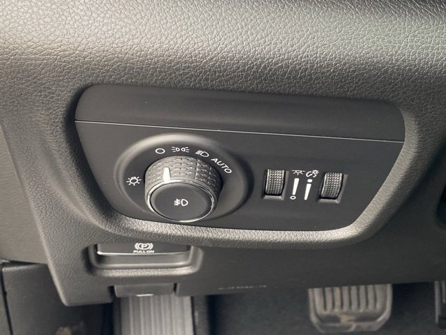 New 2025 Jeep Grand Cherokee Limited w/ Luxury Tech Group II image 28