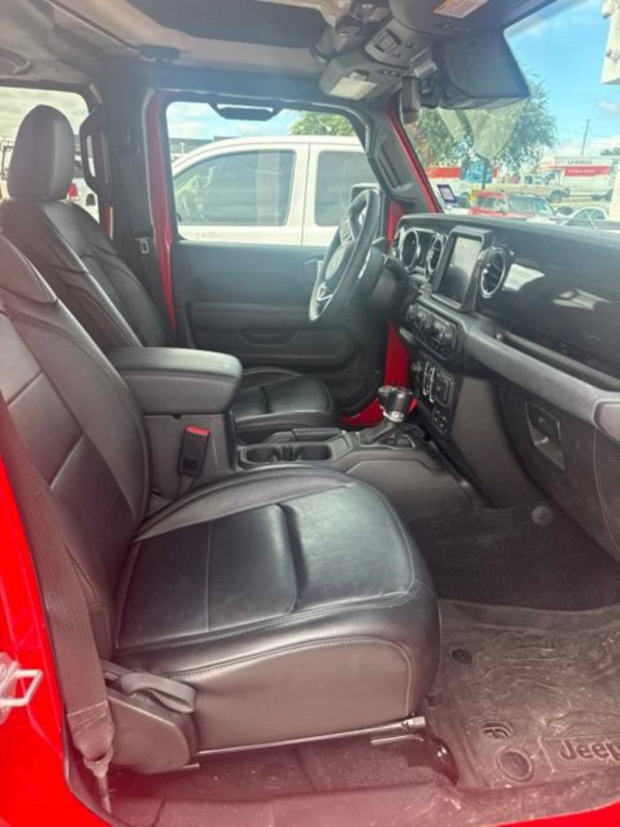 Used 2023 Jeep Wrangler Unlimited Sahara AWD/4WD image 5
