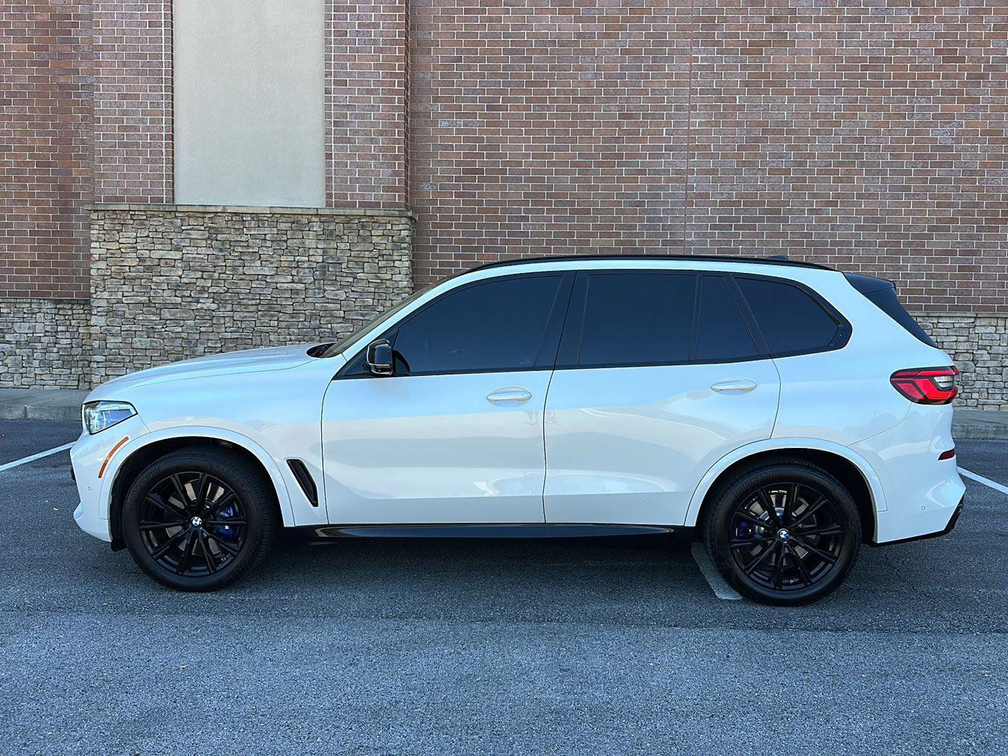 Used 2020 BMW X5 M50i w/ Executive Package AWD/4WD image 2
