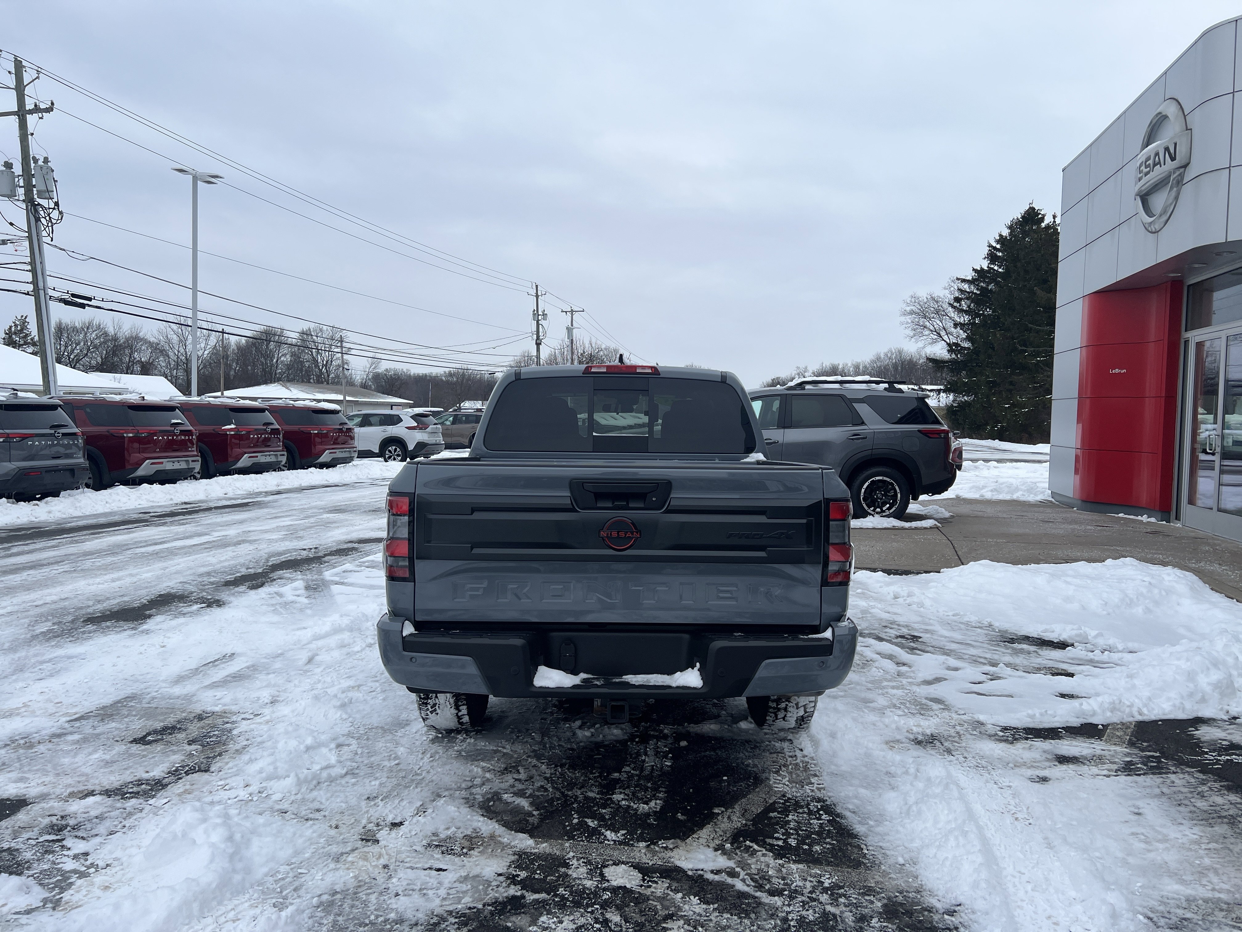 Used 2025 Nissan Frontier PRO-4X w/ Pro Convenience Package image 8