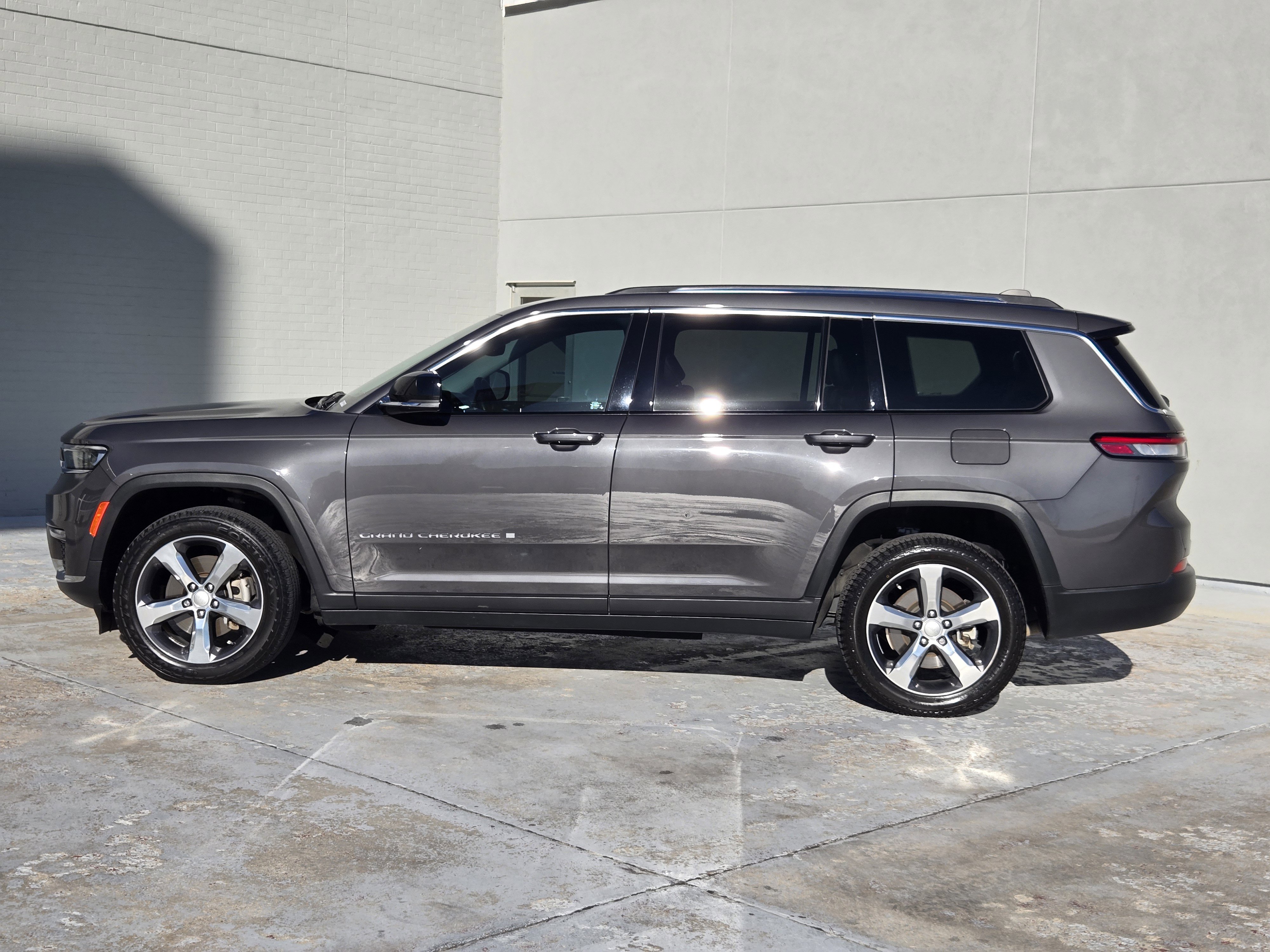 Used 2021 Jeep Grand Cherokee L Limited image 5