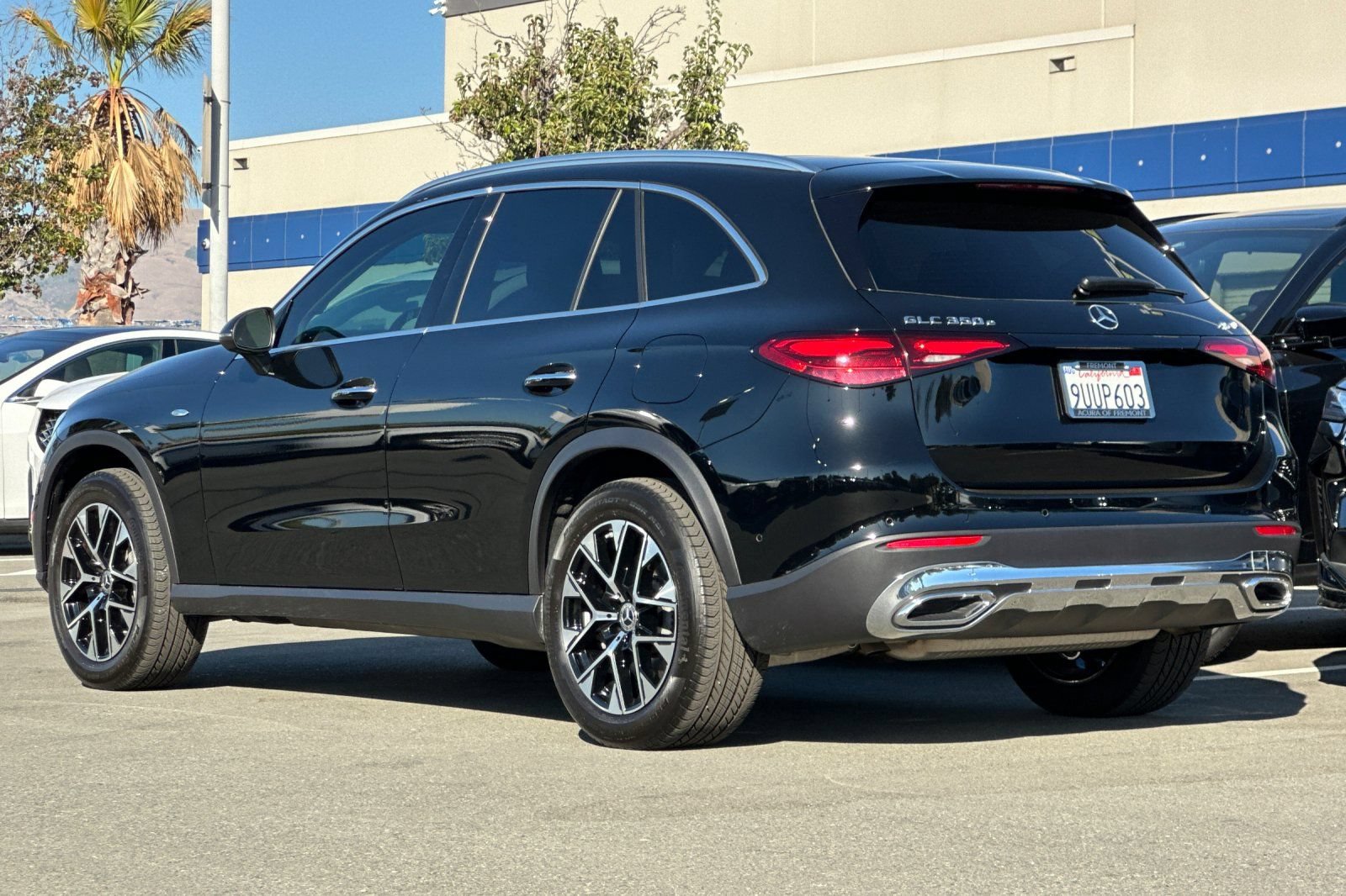 Used 2025 Mercedes-Benz GLC 350e 4MATIC w/ Driver Assistance Package image 6