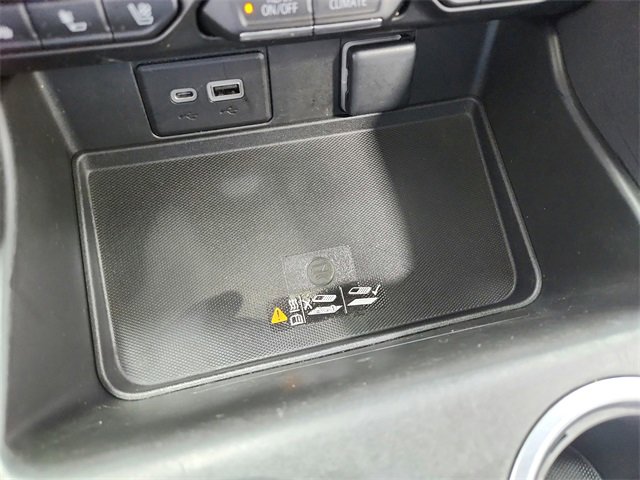 Used 2022 GMC Yukon XL SLT image 31