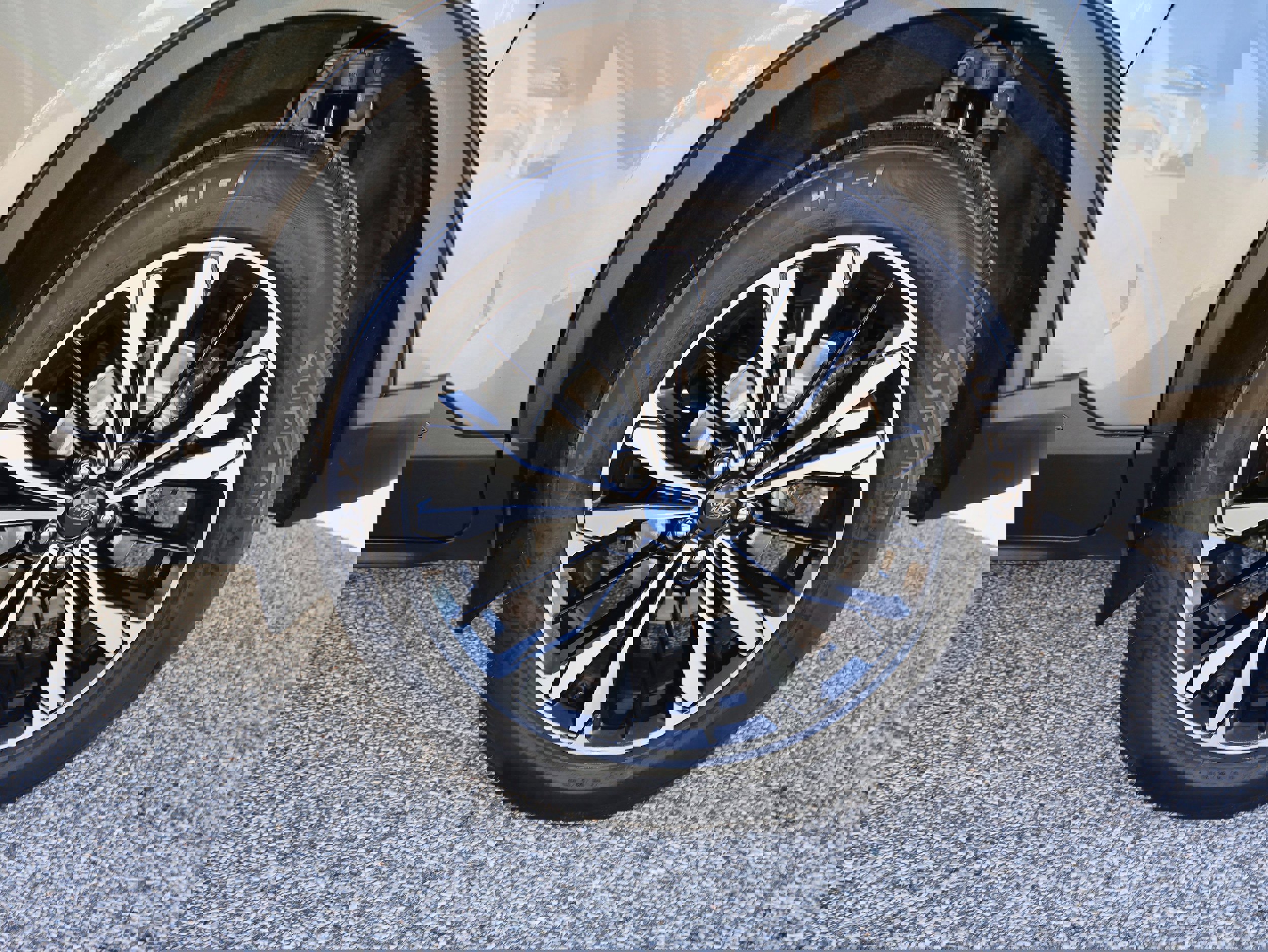 Used 2022 Ford Escape SE w/ SE Sport Appearance Package image 30